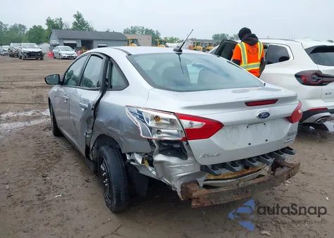 2014 Ford Focus Se z USA, uszkodzony, nr VIN 1FADP3F24EL181753